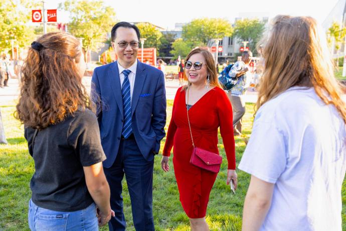  President Lim and his wife, Gina, greet students during Welcome Week festivities