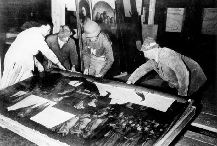 American soldiers recover art stolen by the Nazis in World War II