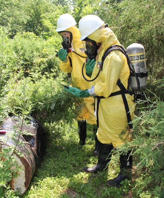 Emergency responders conduct chemical hazard localization and identification training using mobile, augmented reality technology developed with an NIEHS grant. 
