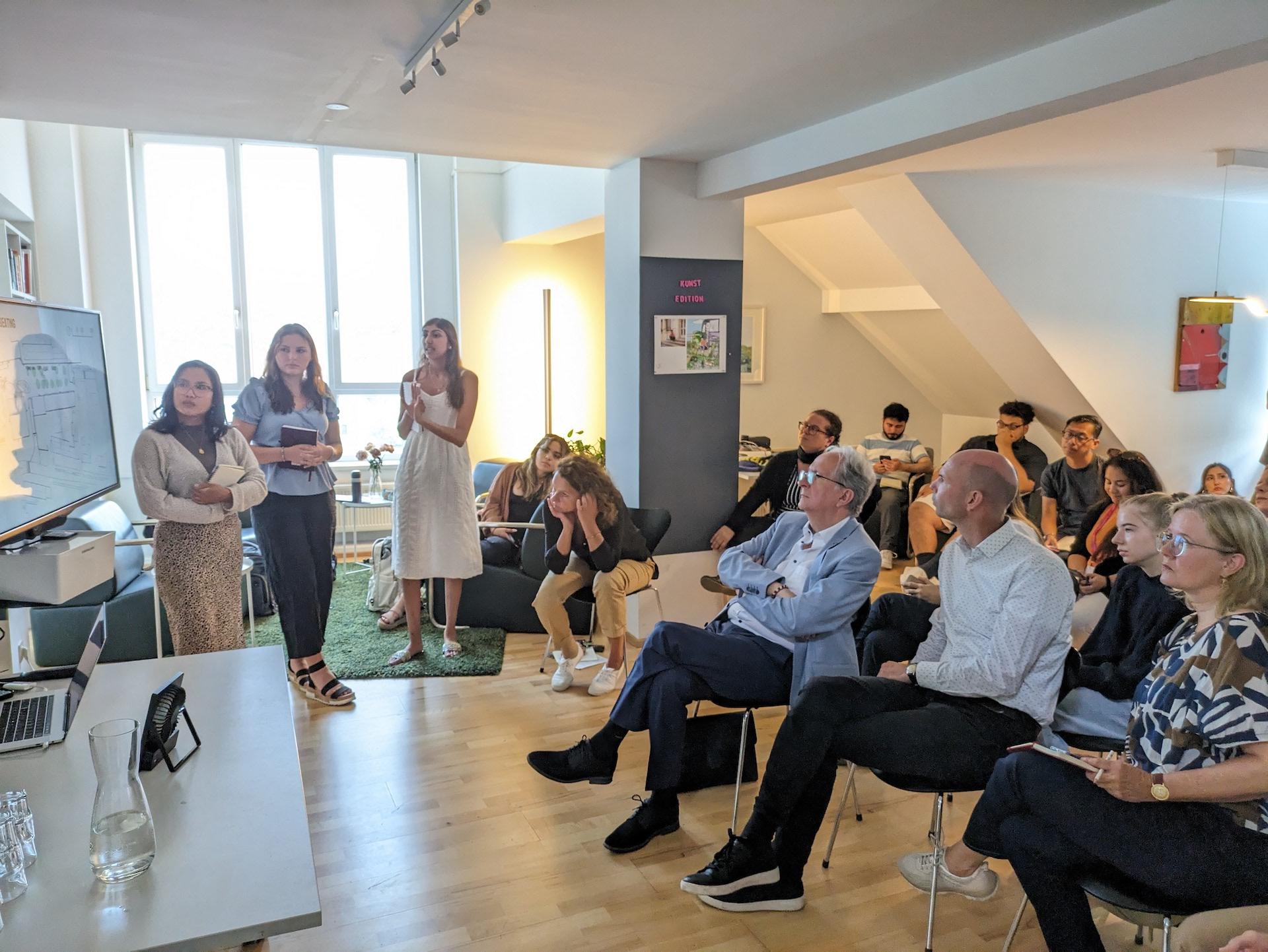Public studio review in Krems, Austria, picture by Andrzej Zarzycki.