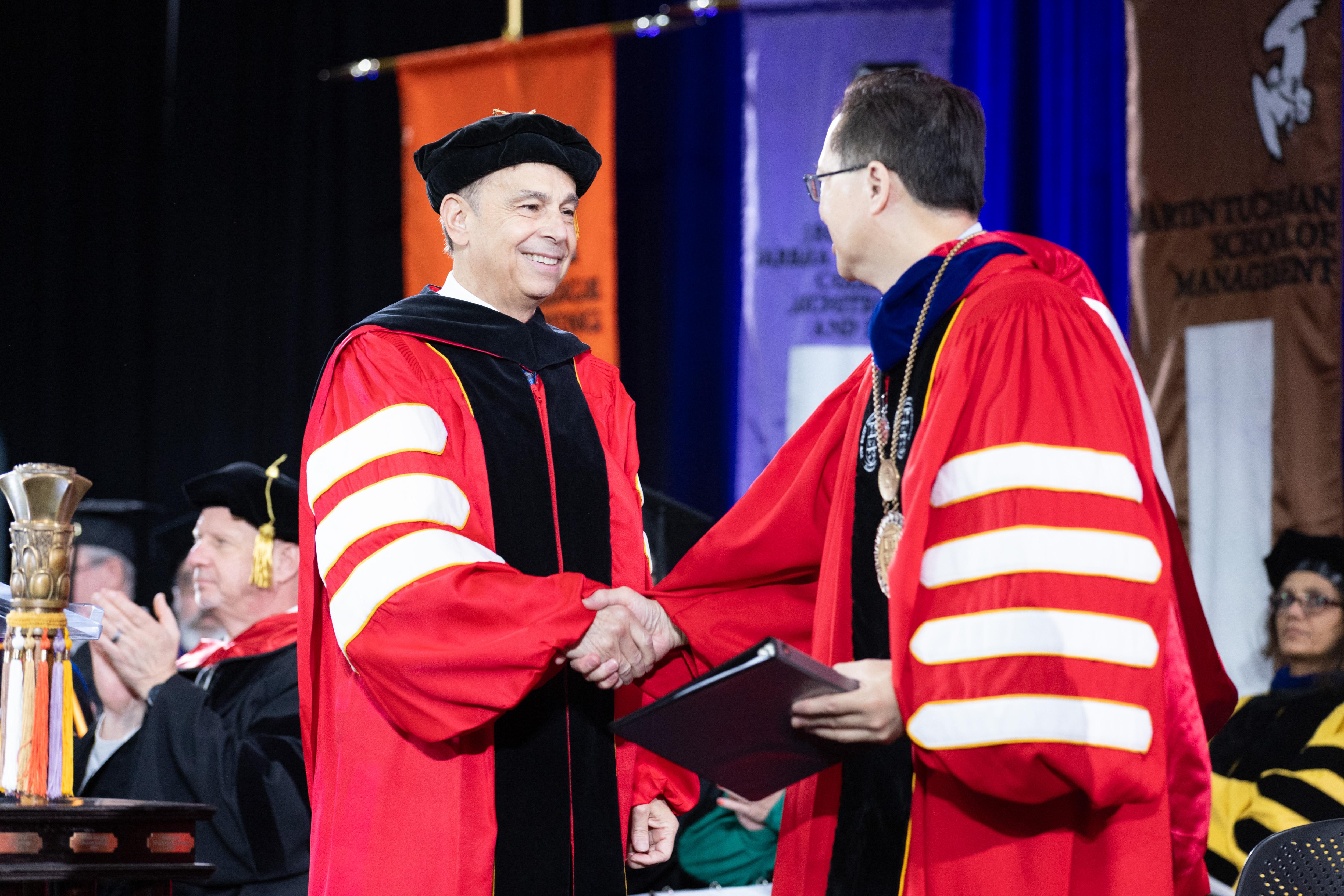 Kenneth Colao '77, presidente y director ejecutivo de CNY Group