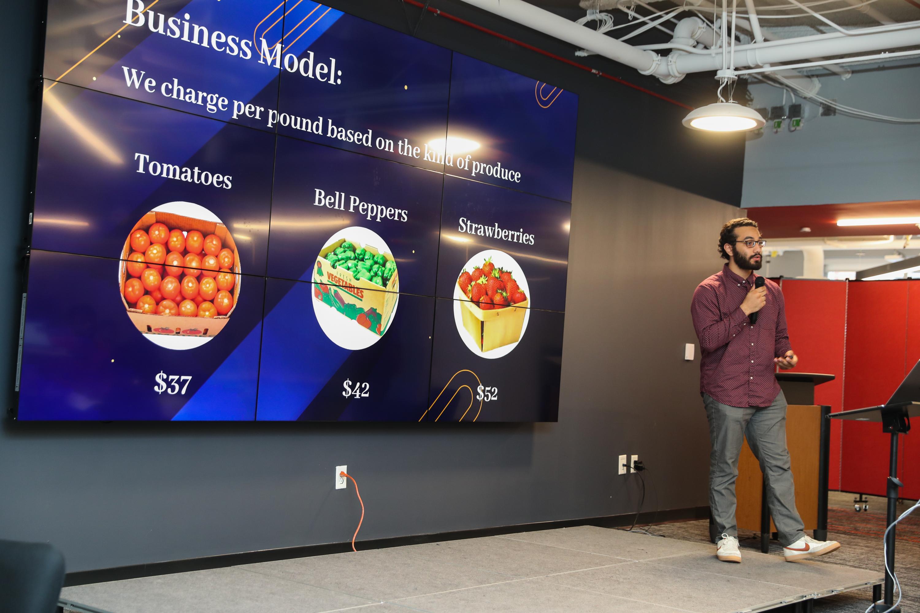 Karim Salem presents his startup on hydroponic farms.