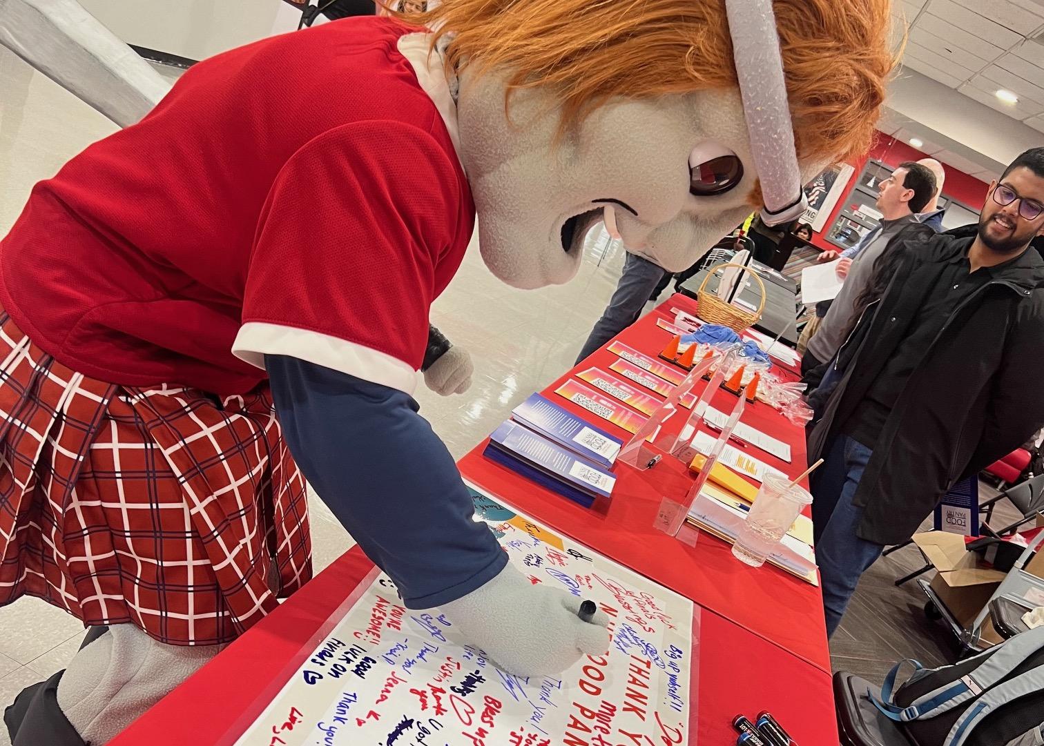 More than 300 students stopped at the Day of Giving table on campus to learn about the impact of philanthropy, sign a thank you banner to donors and make gifts of their own.