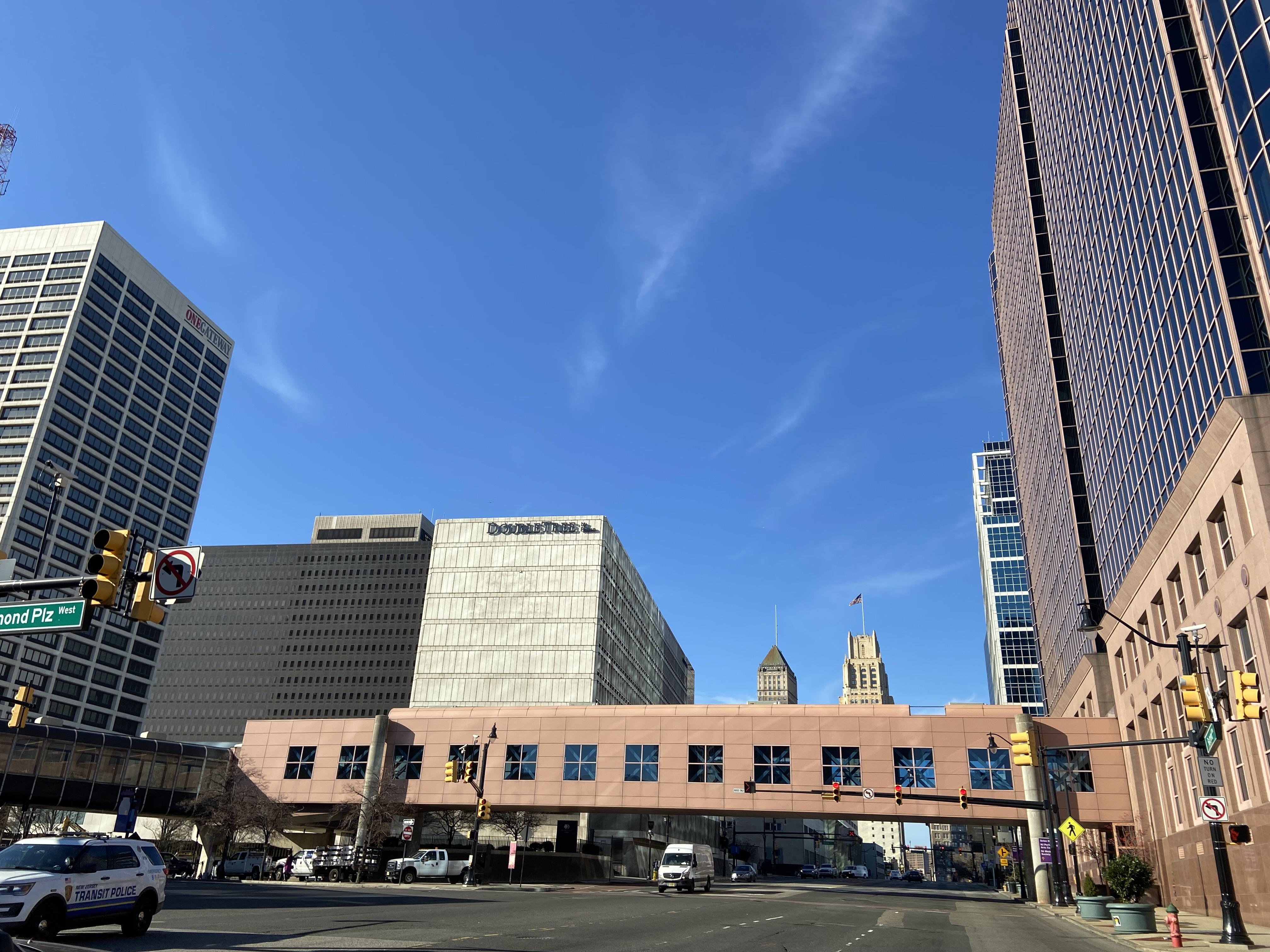 Existing elevated walkway connected to the Gateway near Raymond Plaza. 