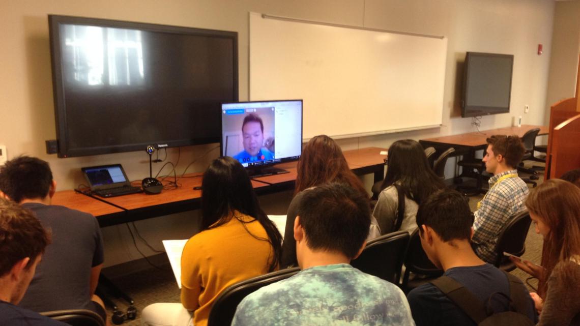Honors College students network virtually with alumnus Phong Pham. 