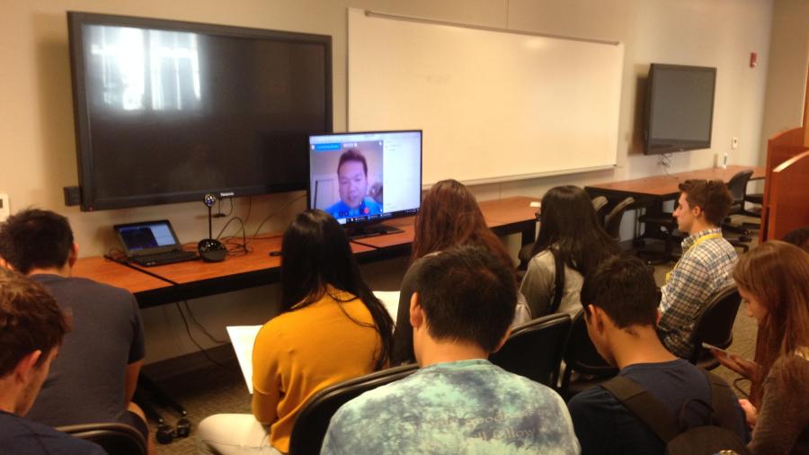 Honors College students network virtually with alumnus Phong Pham. 