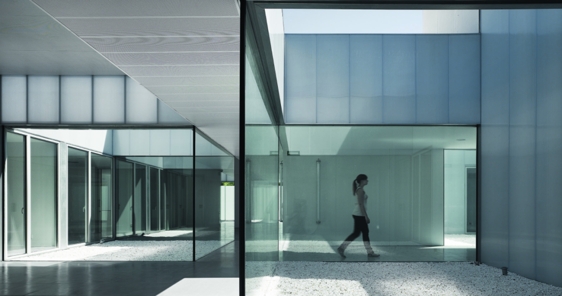 CMS Villaverde Public Healthcare Center in Madrid by estudio_entresitio