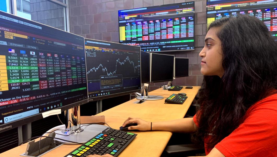 Priya Ravi in MTSM's Ray Cassetta Financial Analysis Lab