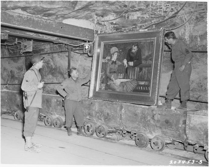 US soldiers recover art stolen by Nazis in a salt mine