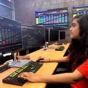 Priya Ravi in MTSM's Ray Cassetta Financial Analysis Lab